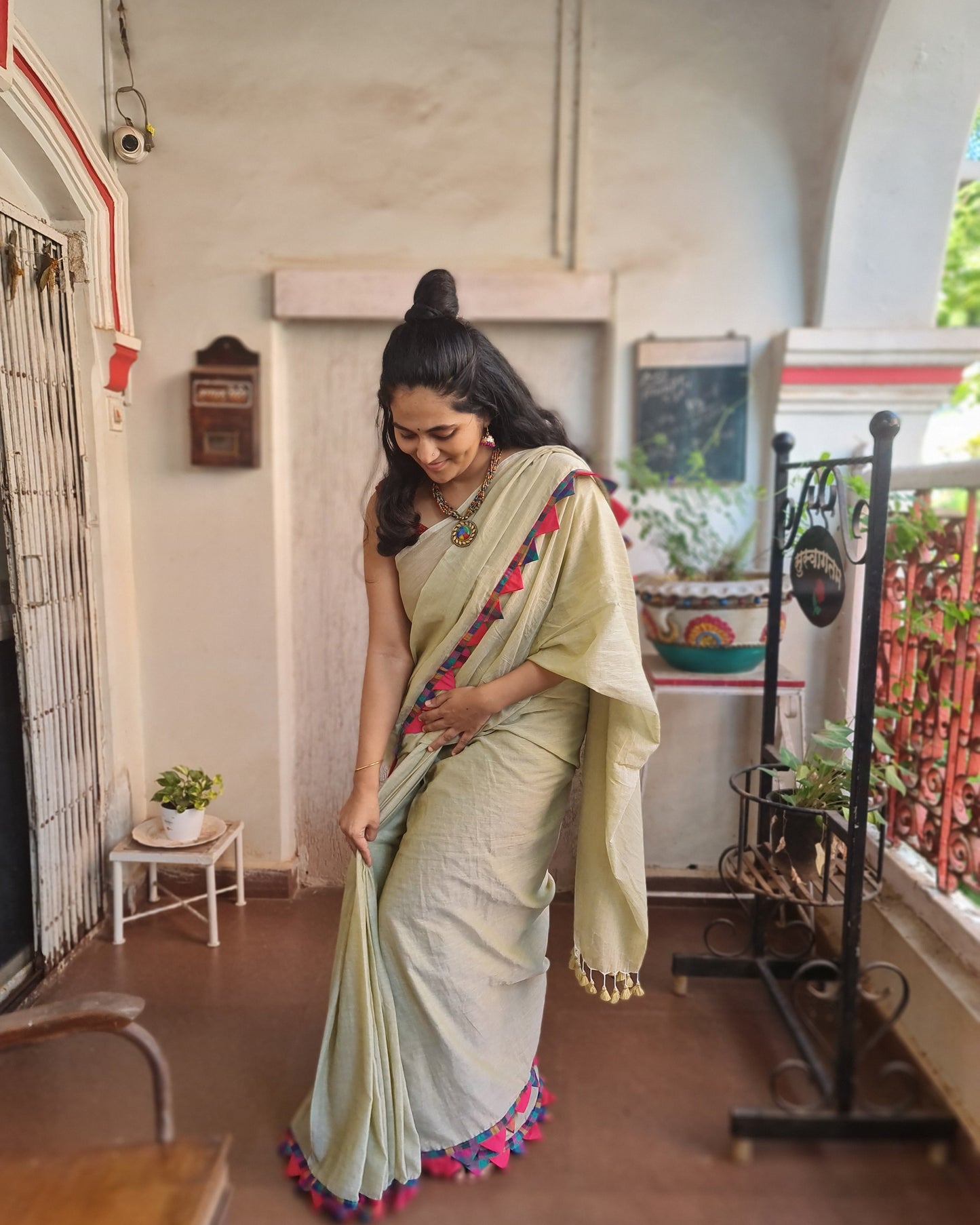 Light Pista Maanto Concept Saree