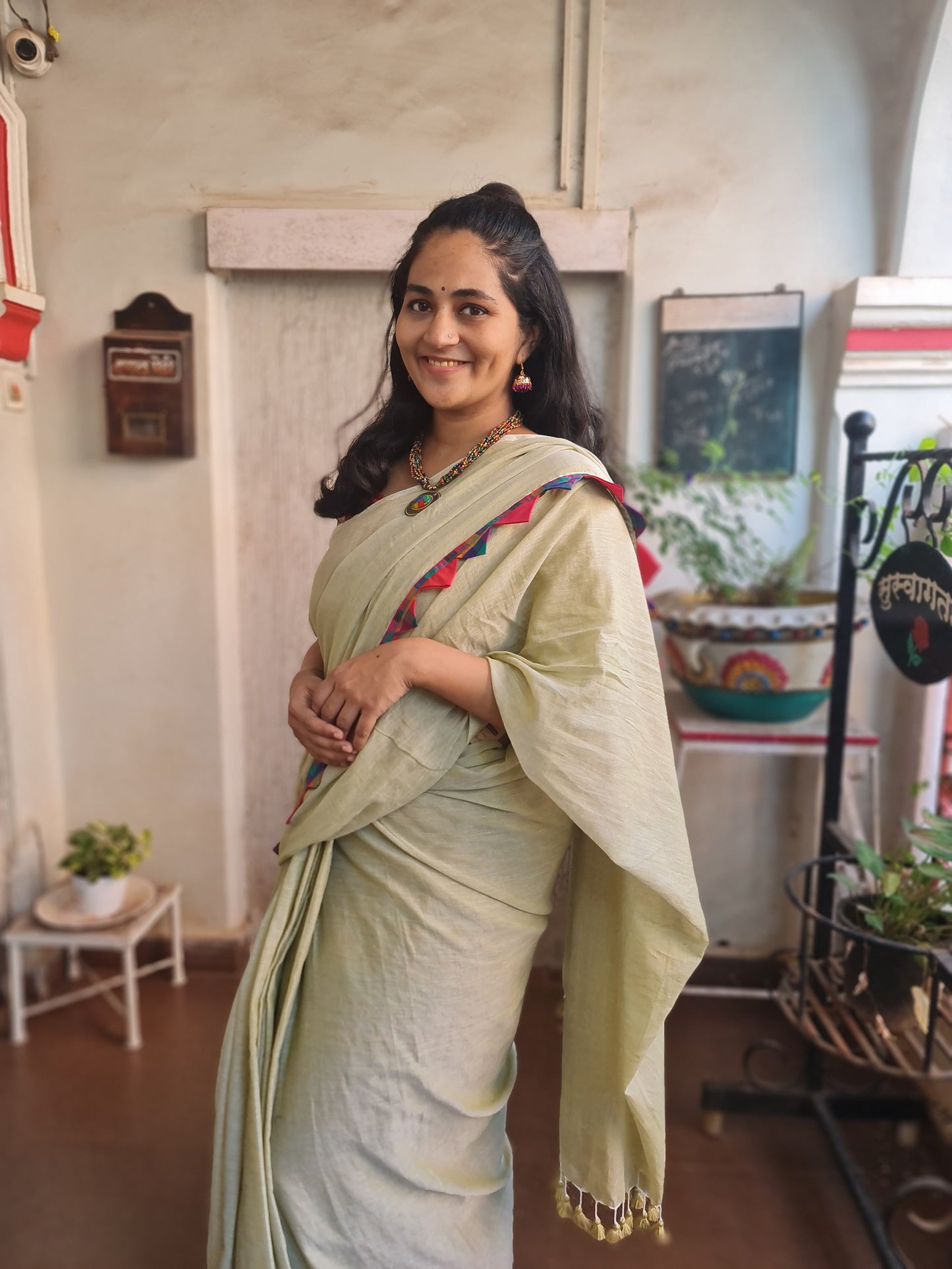 Light Pista Maanto Concept Saree