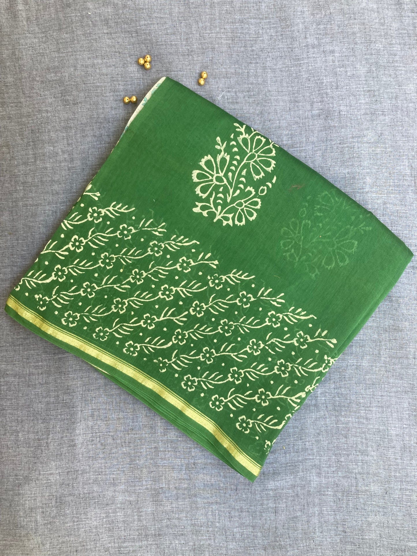 White And Green Maanto Patli Pallu Saree