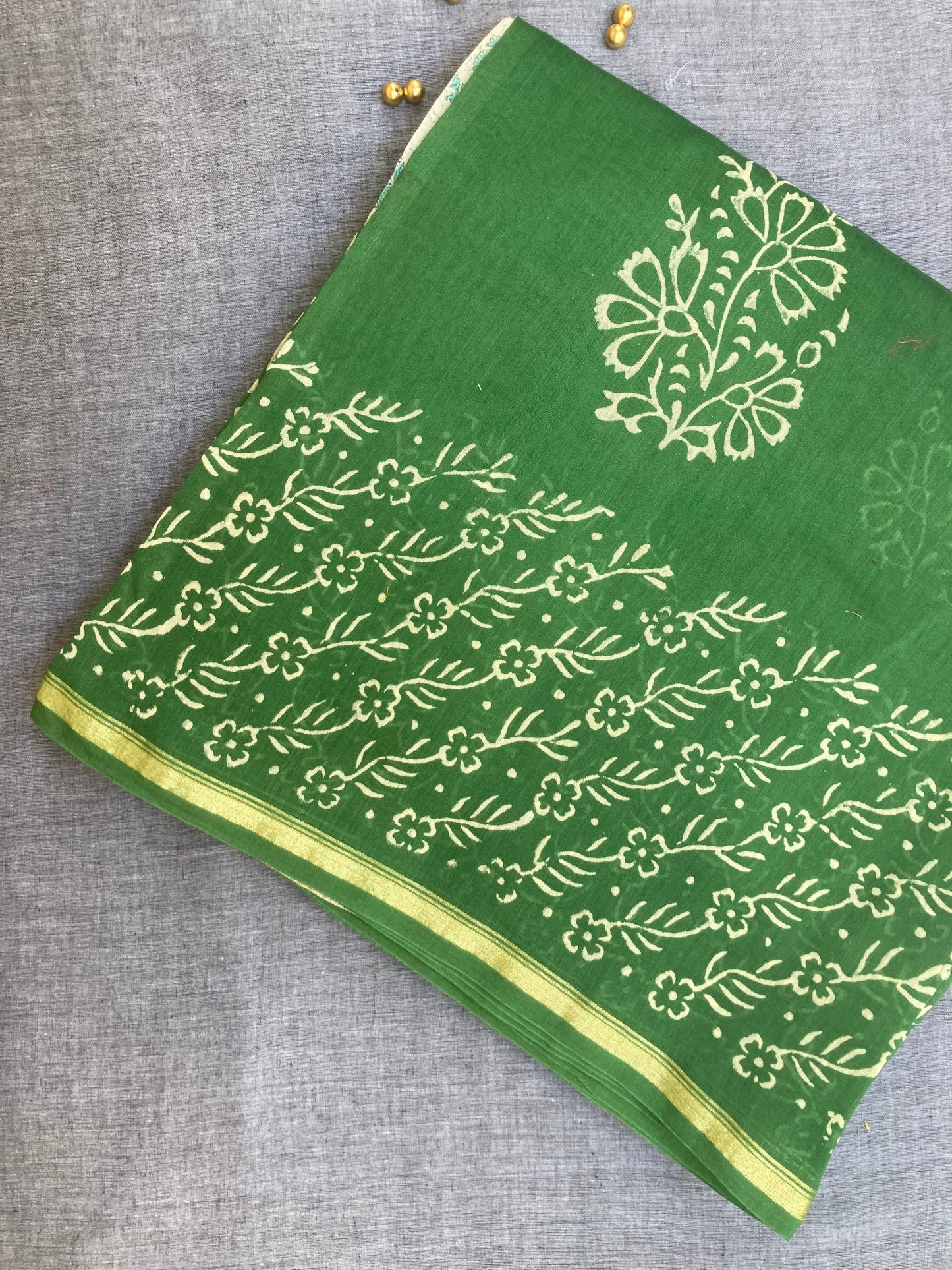 White And Green Maanto Patli Pallu Saree