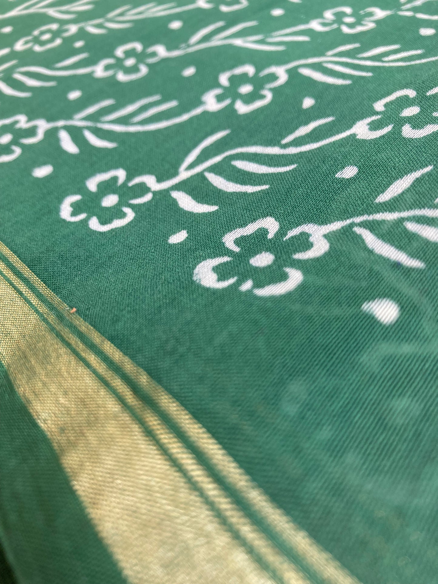 White And Green Maanto Patli Pallu Saree