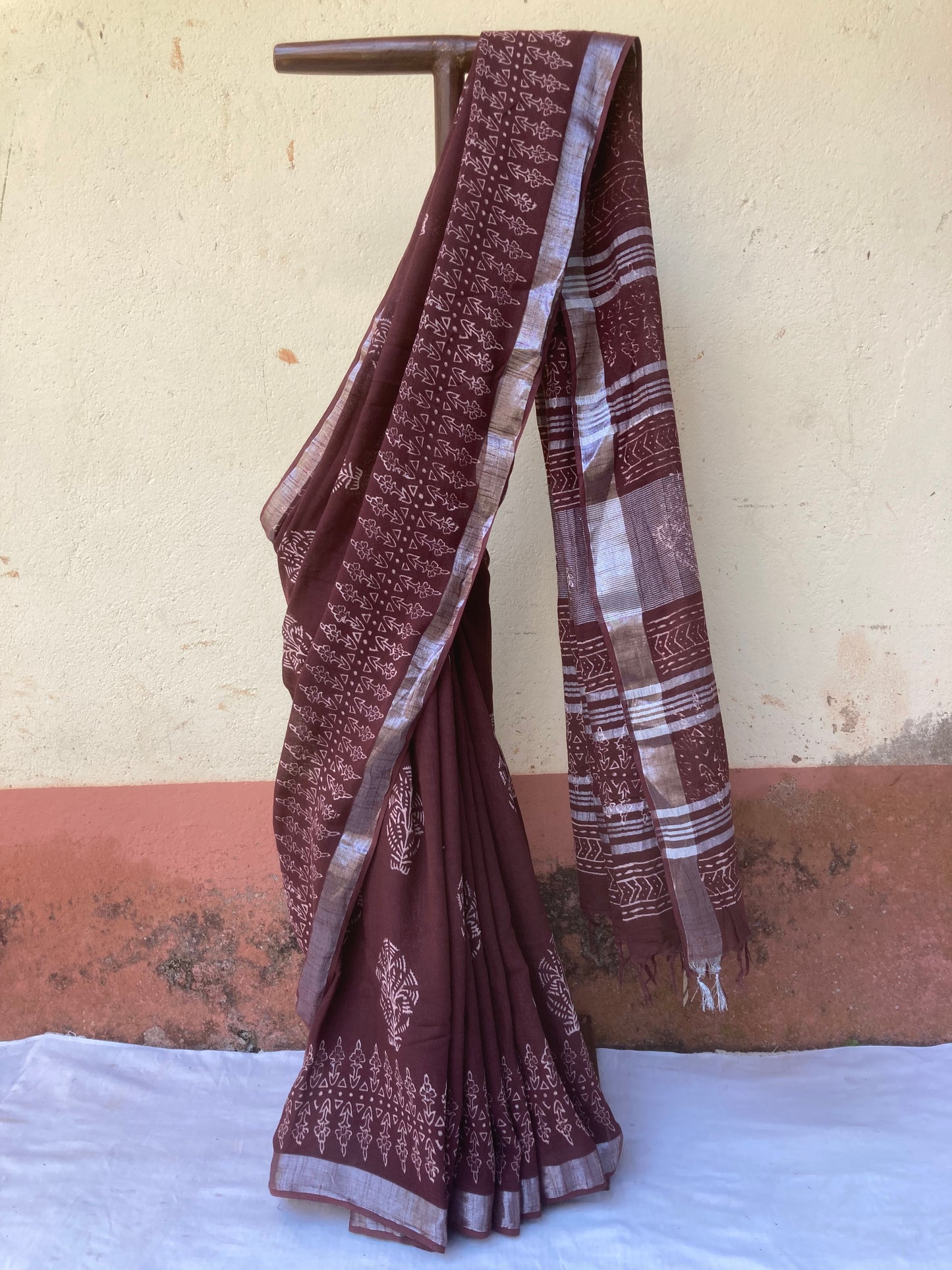 Brown Slub Linen Saree