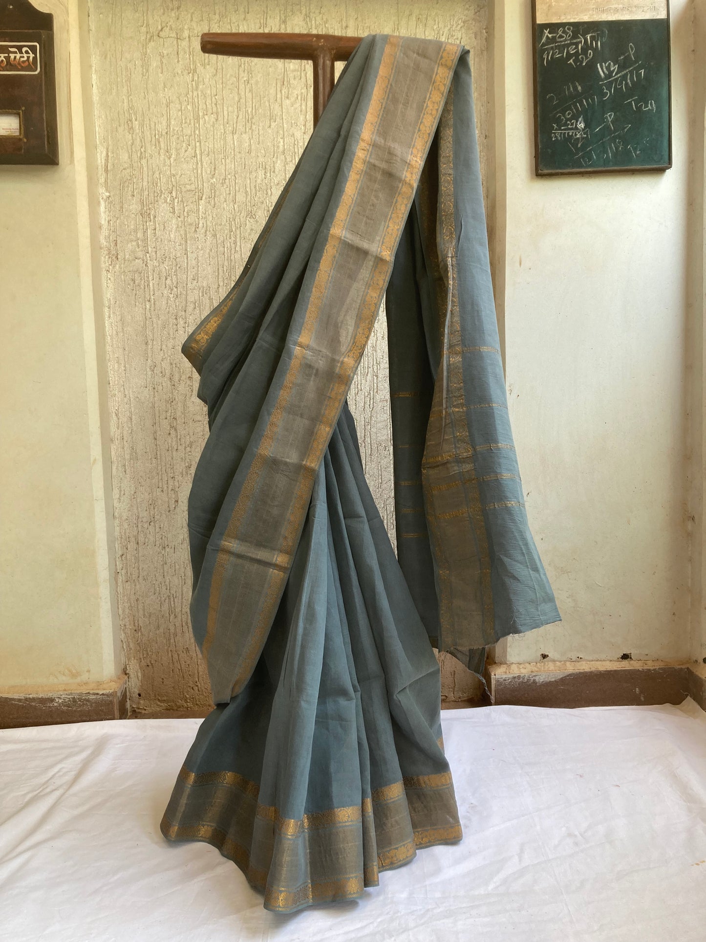 Flint Gray Plain Sungudi Saree