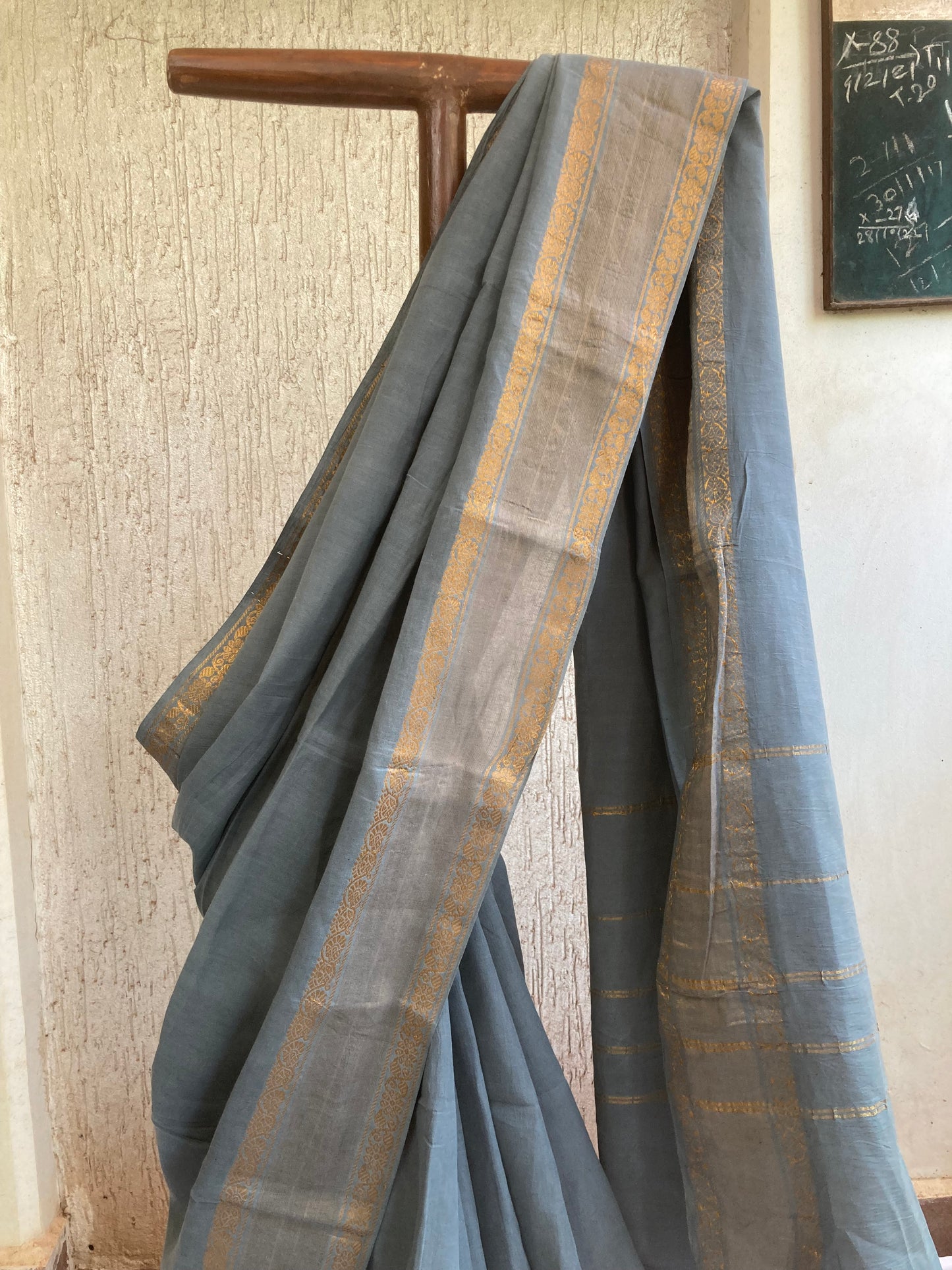 Flint Gray Plain Sungudi Saree