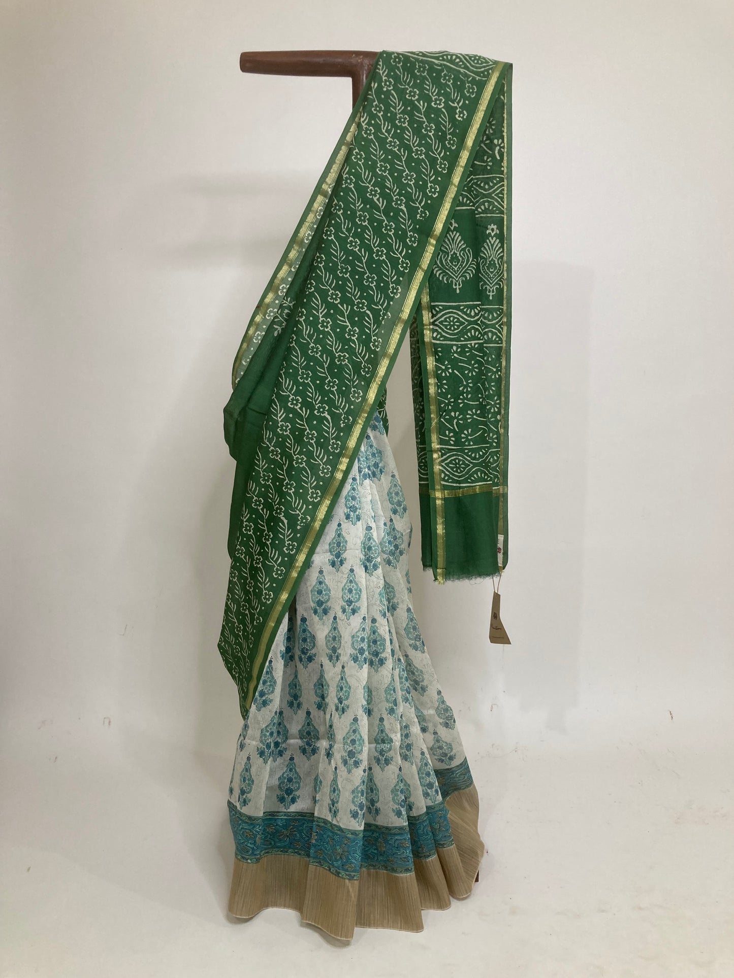 White And Green Maanto Patli Pallu Saree