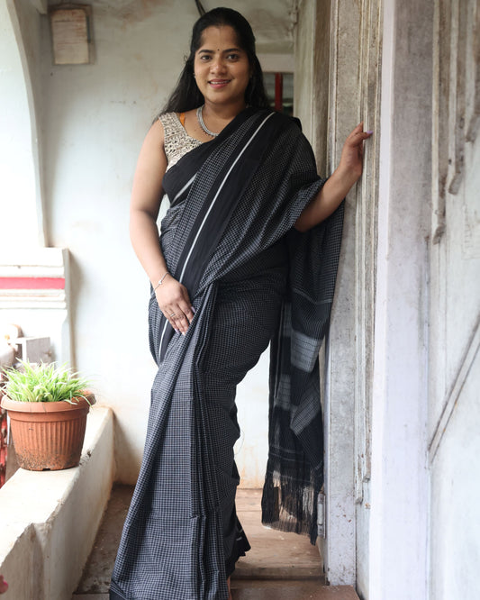 Black Patteda Anchu Saree